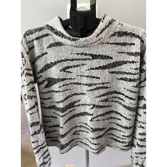 Maurices Zebra Mock Neck Sherpa Pullover Sweatshirt Size Medium - Picture 2 of 8